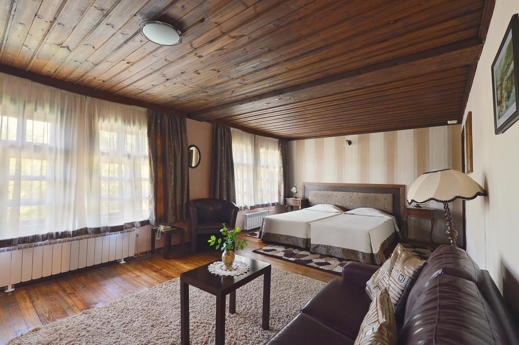 Family Hotel Fenerite Gabrovo Exterior photo