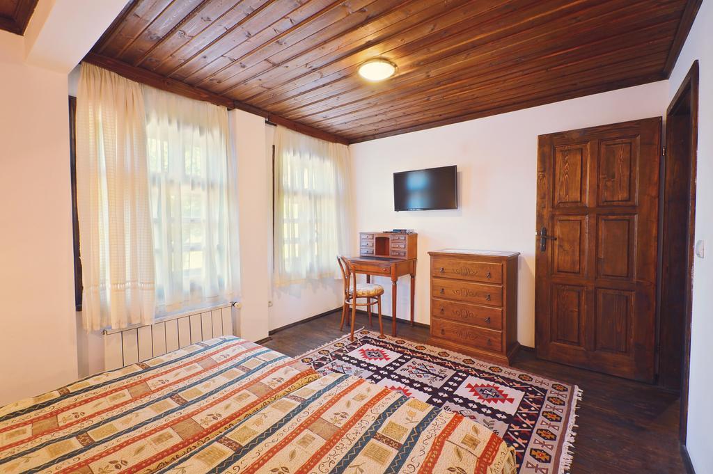 Family Hotel Fenerite Gabrovo Exterior photo